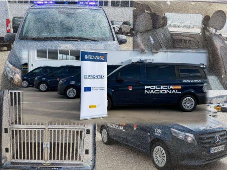 Vehículos de la Unidad de Guías Caninos de la Policía Nacional